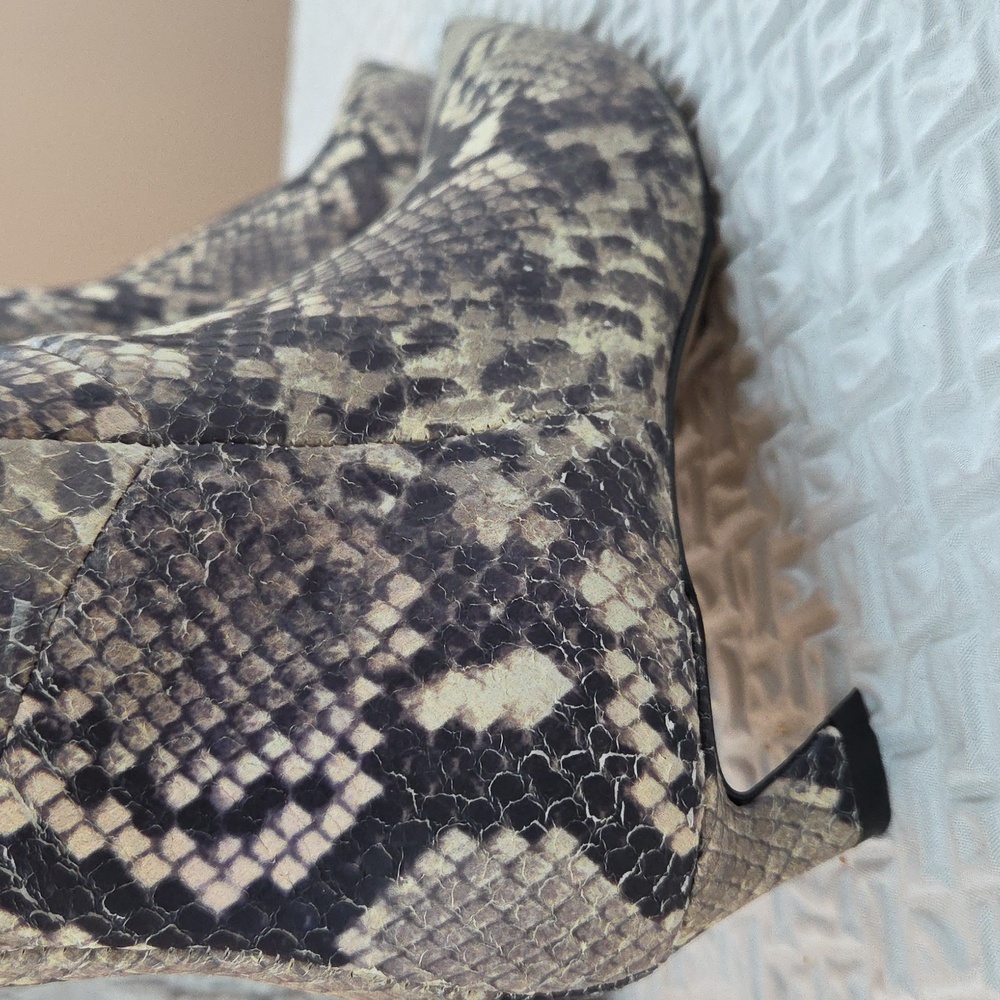 Gianni Bini Leather Boots 6-1/2M Knee High Gray Brown Kitten Heel Snake Pattern - Picture 7 of 16